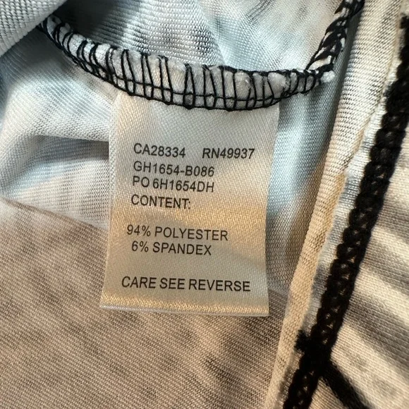 Tail Women’s quarter zip golf top| Size M - Picture 8 of 8